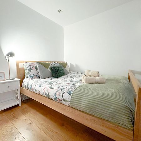 Chic 3 Bedroom Flat With Private Terrace In Holloway Near Finsbury Park Londra Exterior foto
