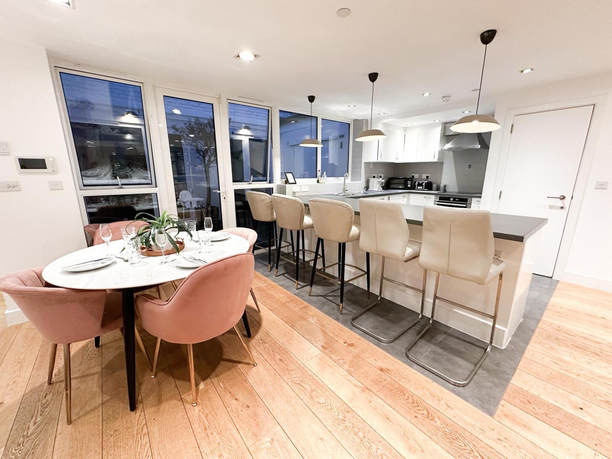 Chic 3 Bedroom Flat With Private Terrace In Holloway Near Finsbury Park Londra Exterior foto