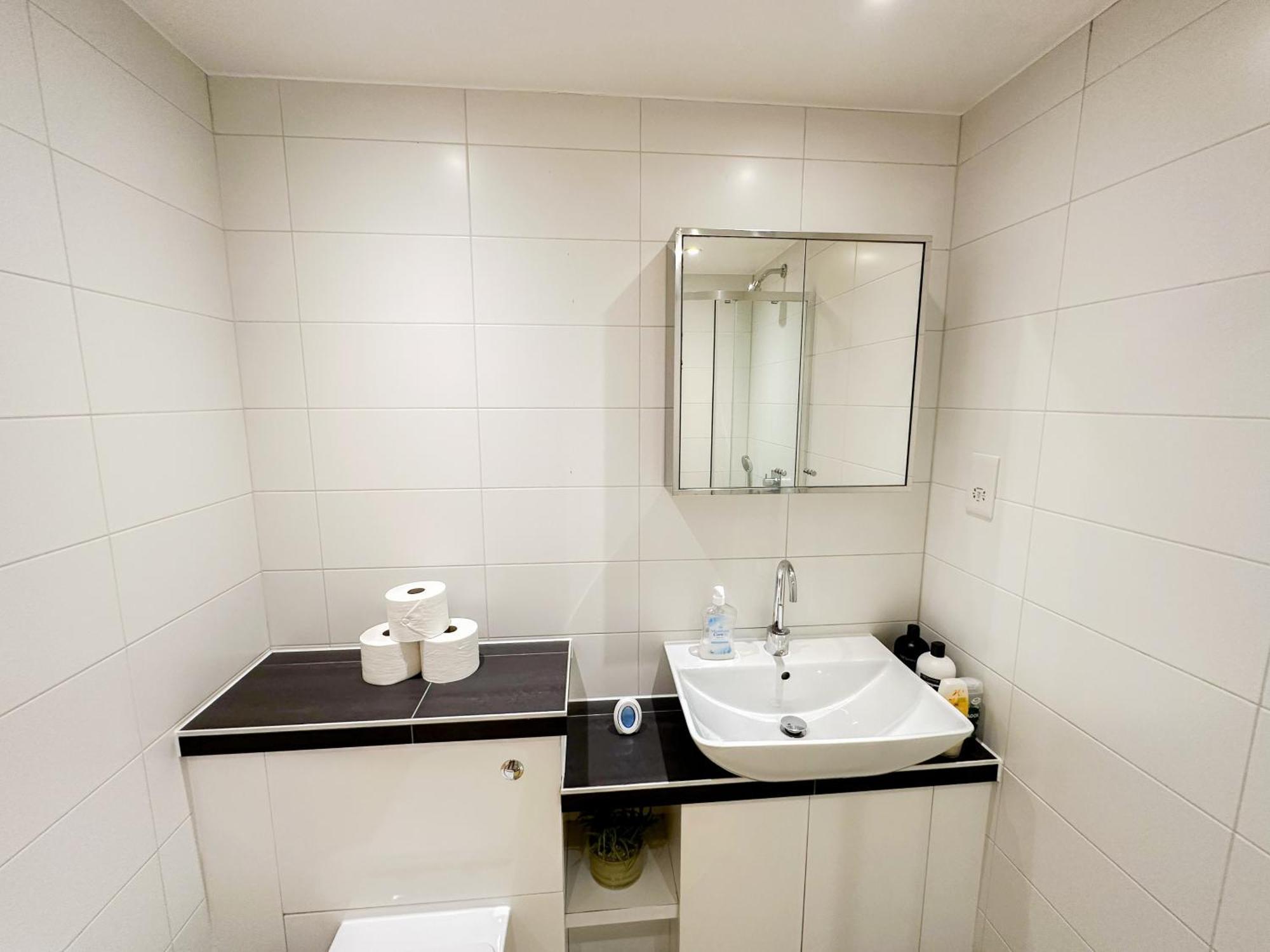 Chic 3 Bedroom Flat With Private Terrace In Holloway Near Finsbury Park Londra Exterior foto
