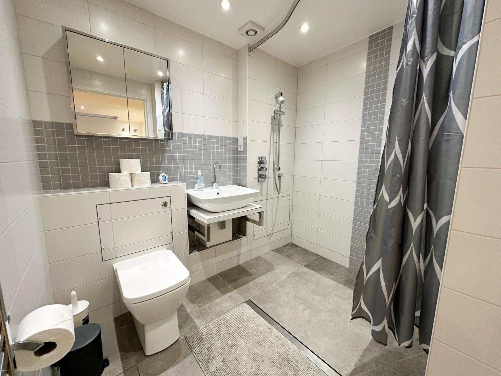 Chic 3 Bedroom Flat With Private Terrace In Holloway Near Finsbury Park Londra Exterior foto