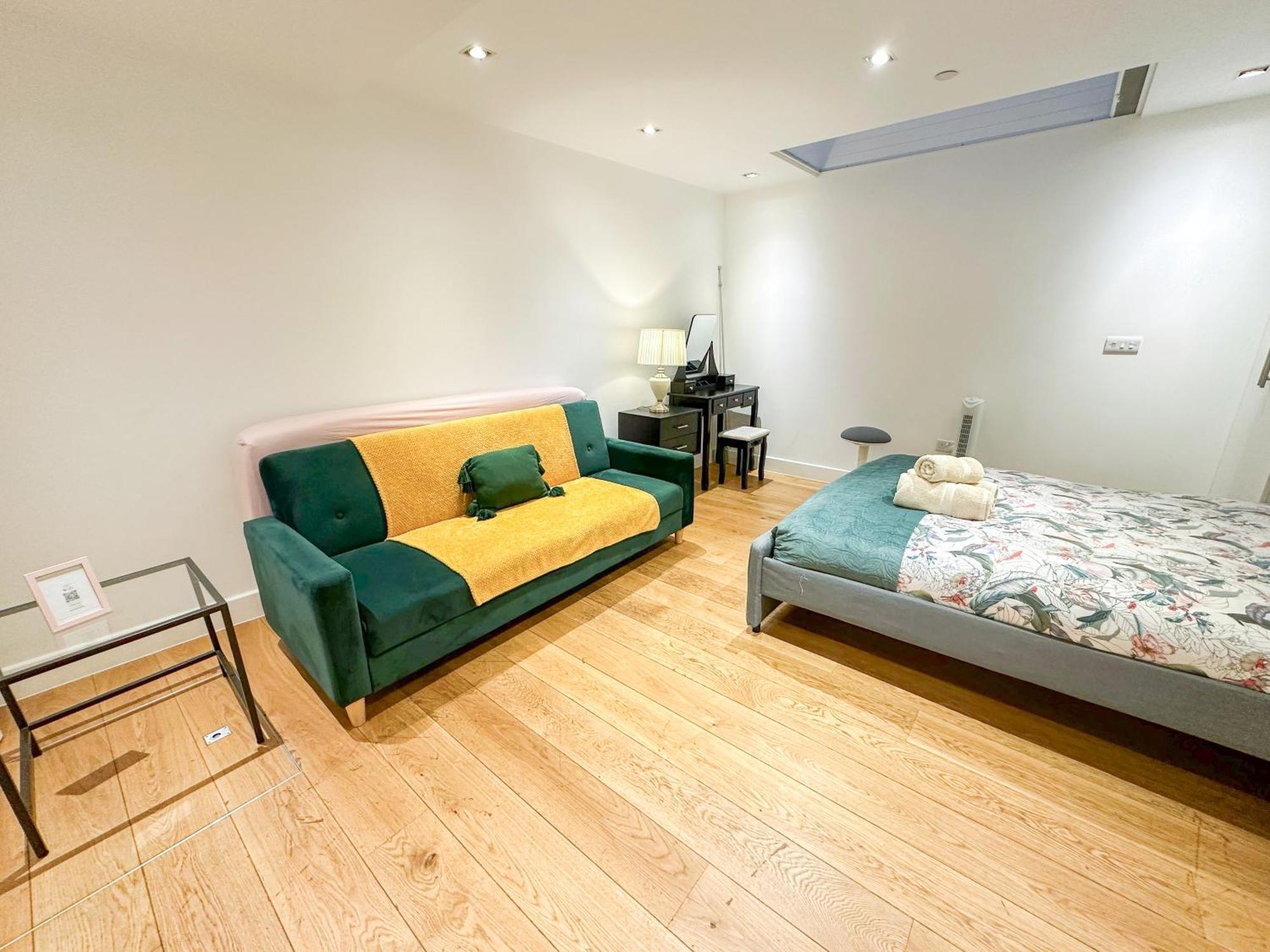 Chic 3 Bedroom Flat With Private Terrace In Holloway Near Finsbury Park Londra Exterior foto