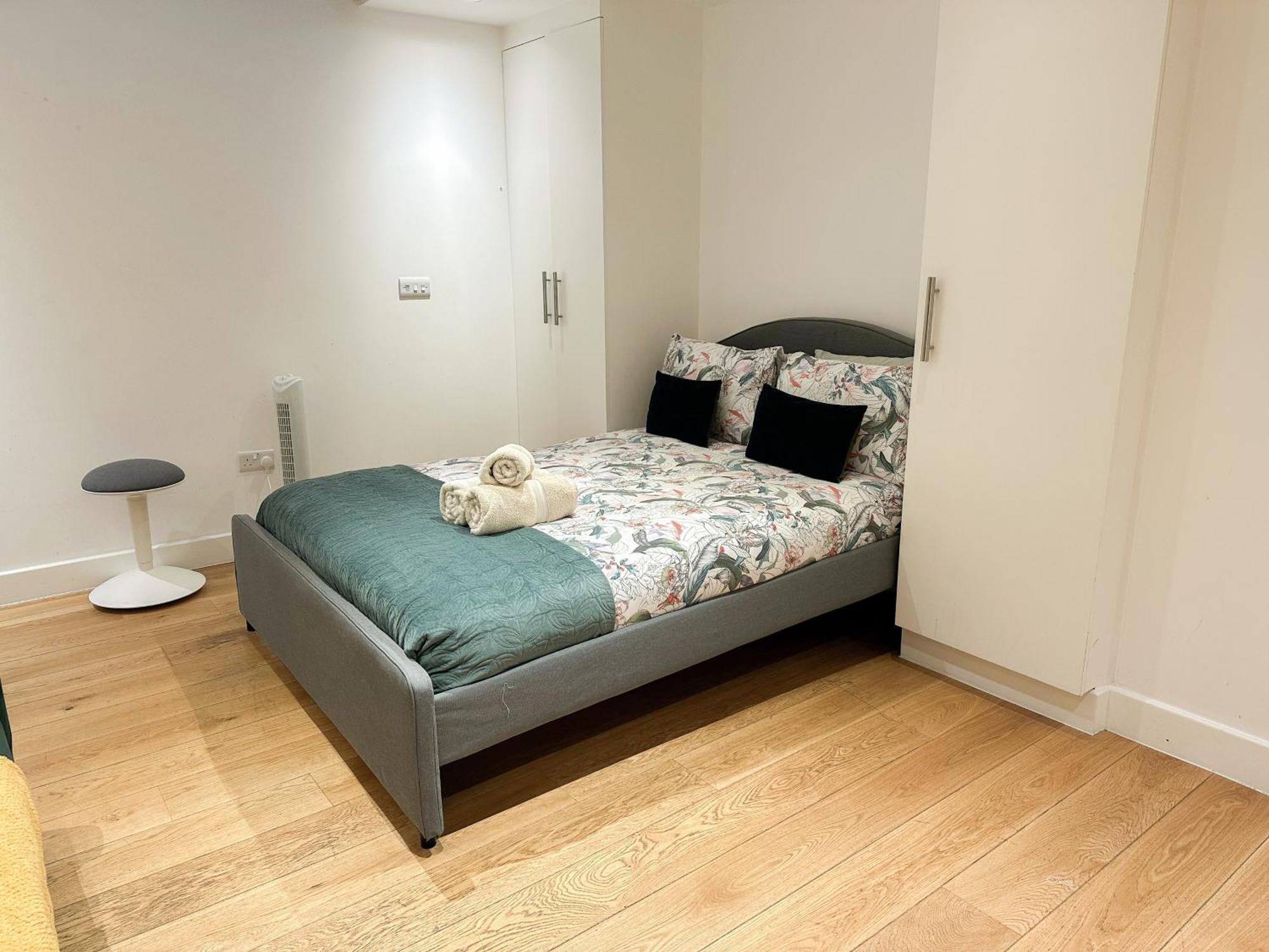 Chic 3 Bedroom Flat With Private Terrace In Holloway Near Finsbury Park Londra Exterior foto