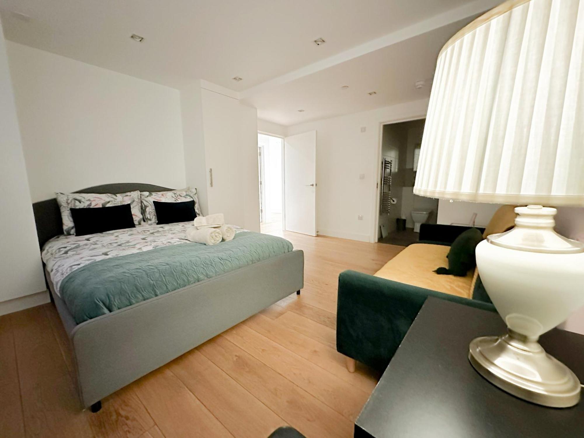 Chic 3 Bedroom Flat With Private Terrace In Holloway Near Finsbury Park Londra Exterior foto