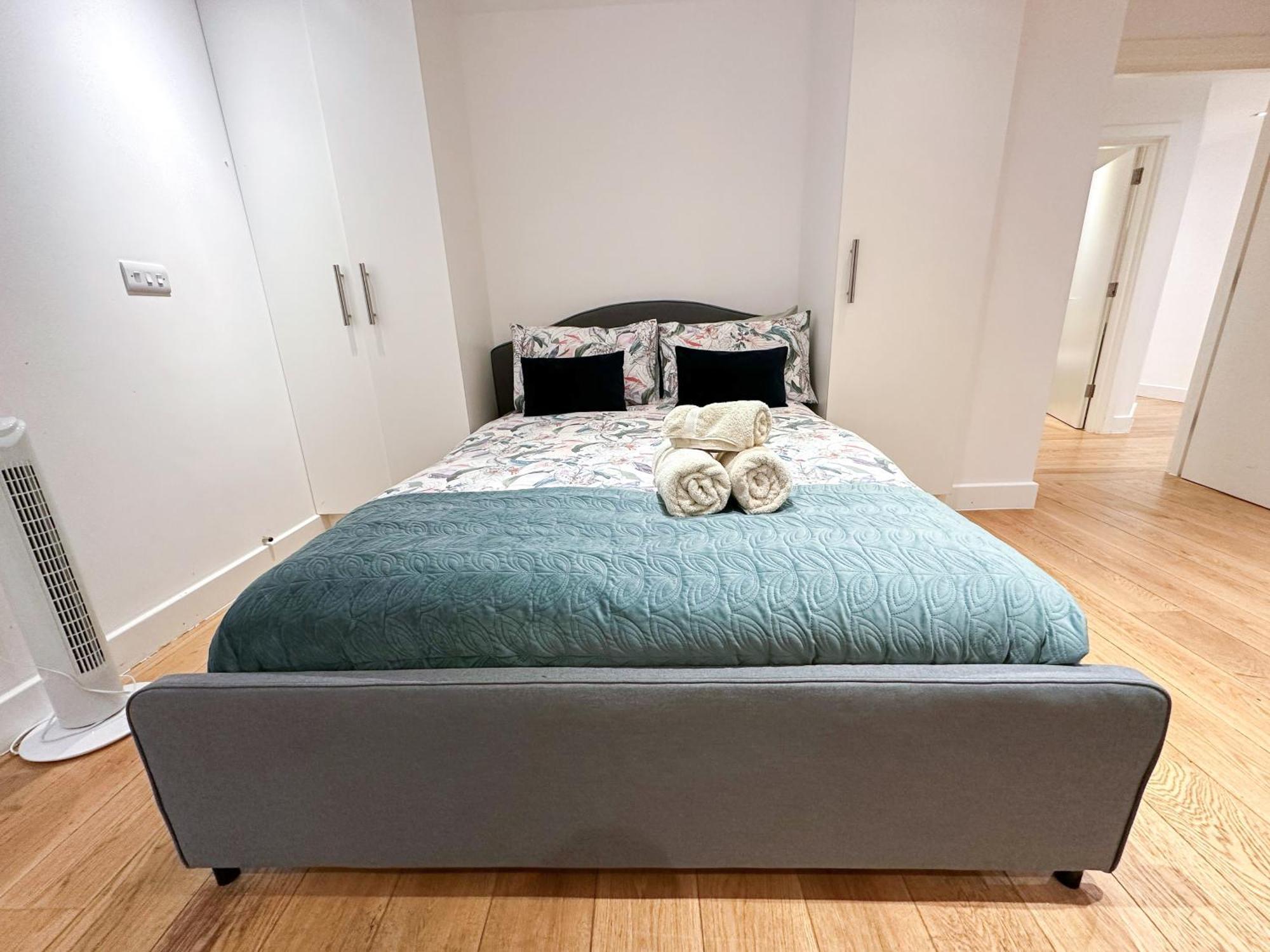Chic 3 Bedroom Flat With Private Terrace In Holloway Near Finsbury Park Londra Exterior foto