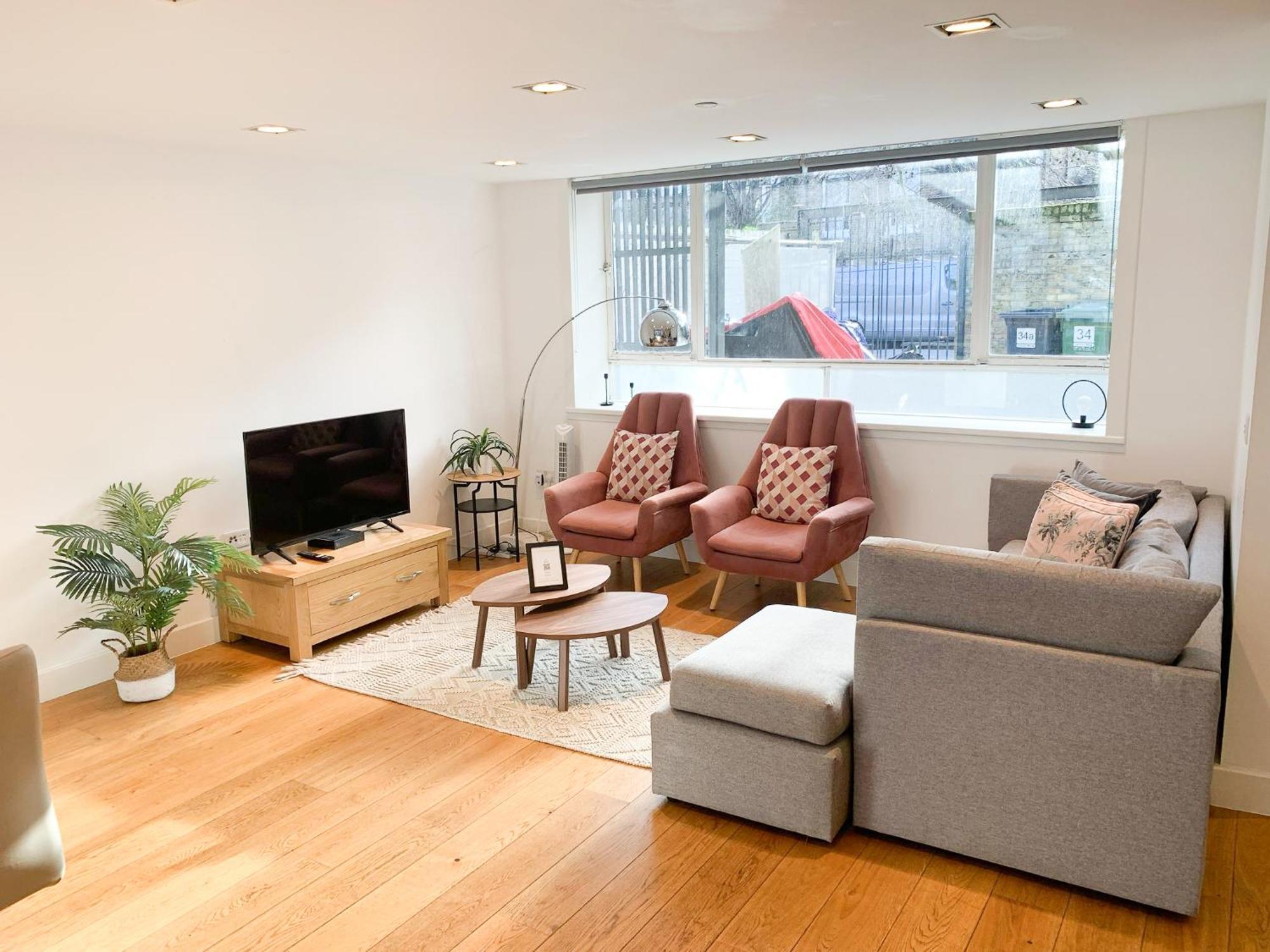 Chic 3 Bedroom Flat With Private Terrace In Holloway Near Finsbury Park Londra Exterior foto
