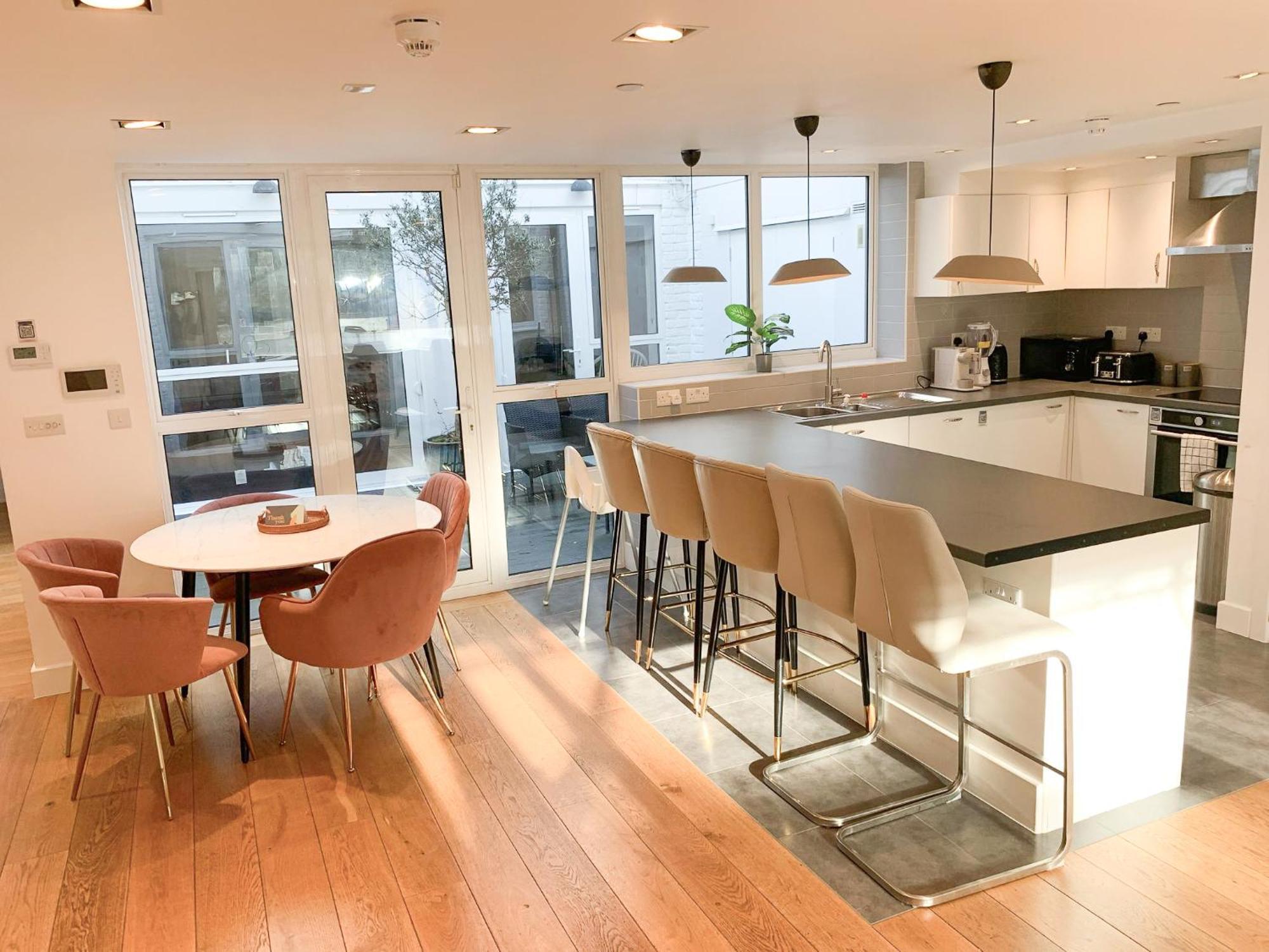 Chic 3 Bedroom Flat With Private Terrace In Holloway Near Finsbury Park Londra Exterior foto