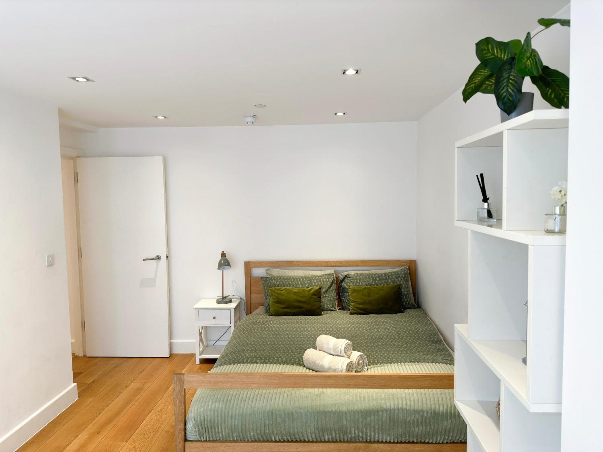 Chic 3 Bedroom Flat With Private Terrace In Holloway Near Finsbury Park Londra Exterior foto