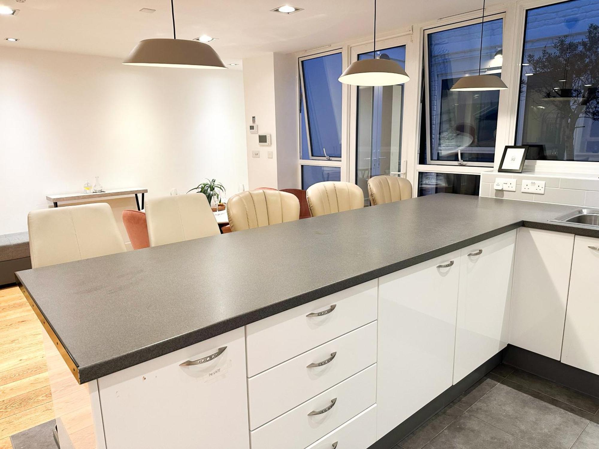 Chic 3 Bedroom Flat With Private Terrace In Holloway Near Finsbury Park Londra Exterior foto